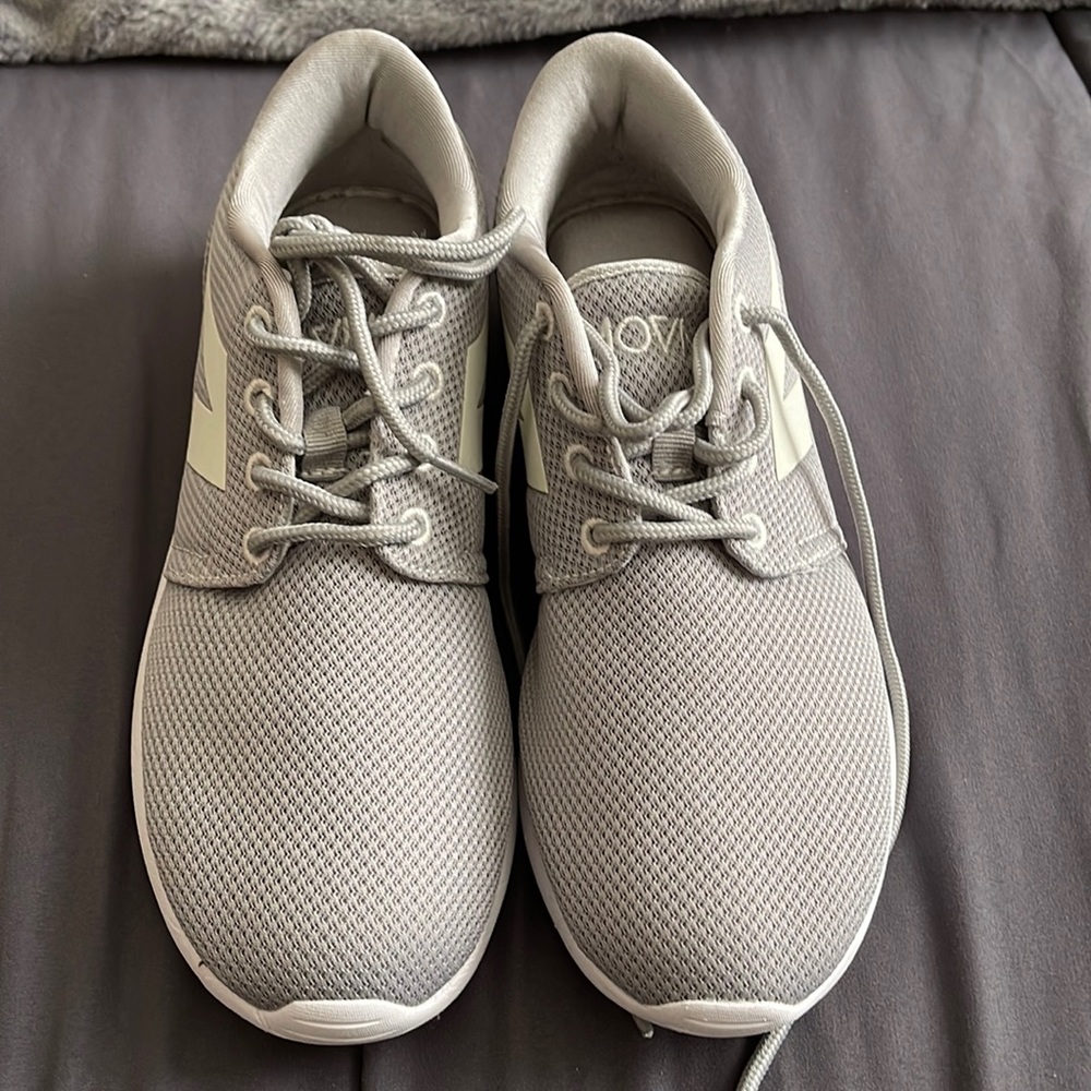 MOVMT Sneakers
